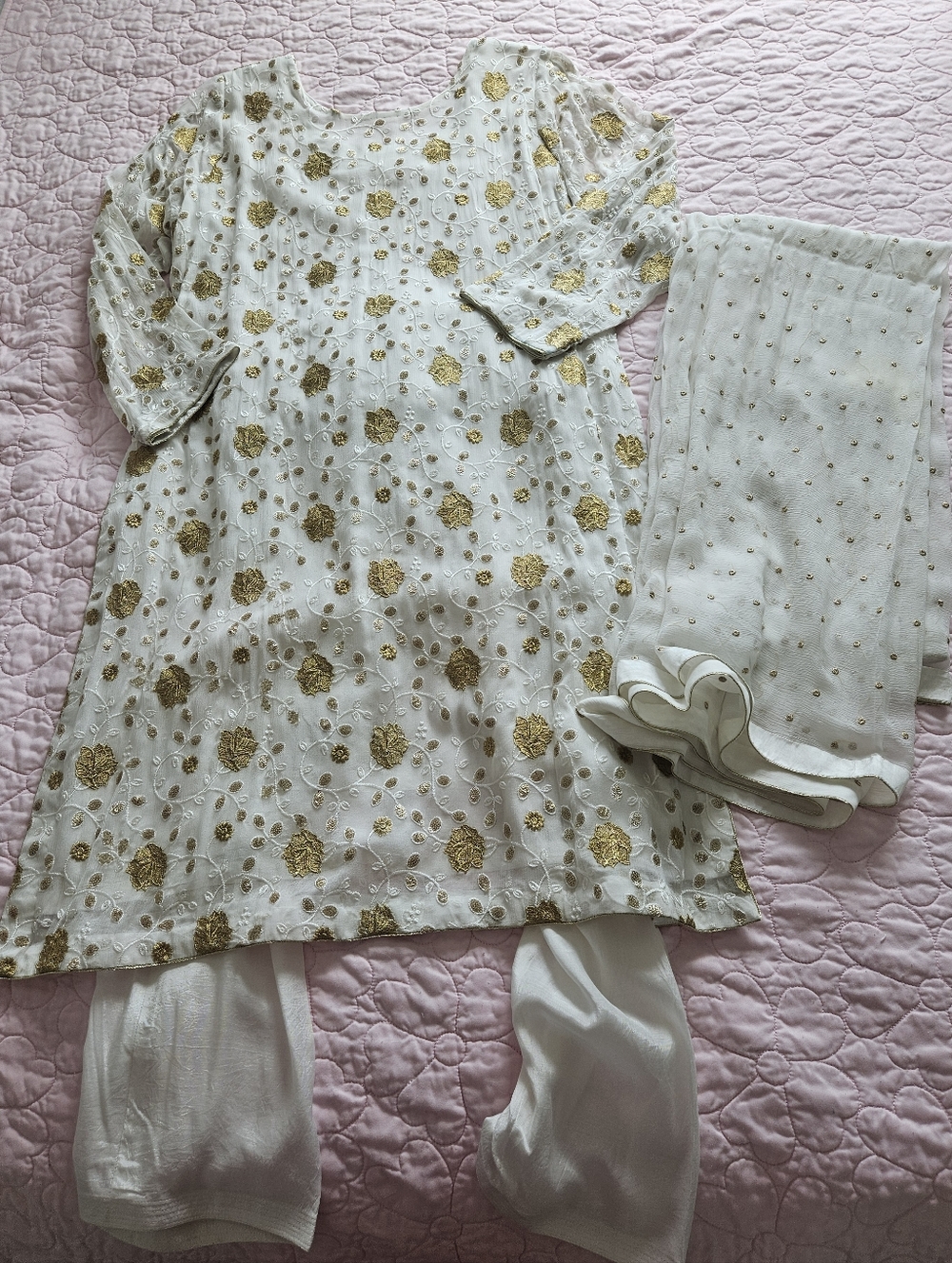 Exquisite Womens Indian Kurta Set - Picture 2 of 16